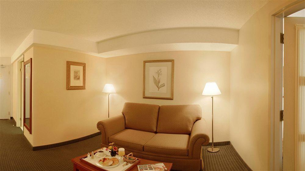 Holiday Inn Hotel & Suites London By Ihg Kültér fotó